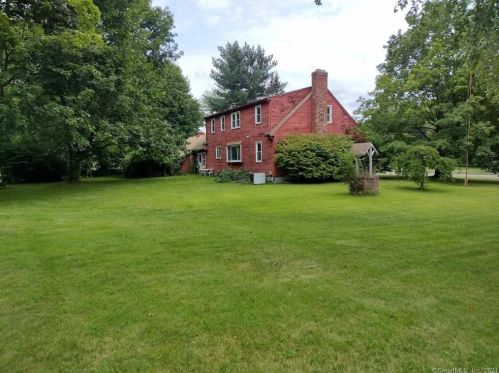 9 Lamplight Dr, Kensington, CT 06037-1805