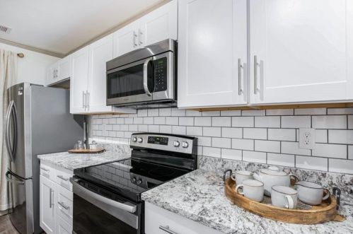 178 Barone Pl, Atlanta GA  30327-1073 exterior