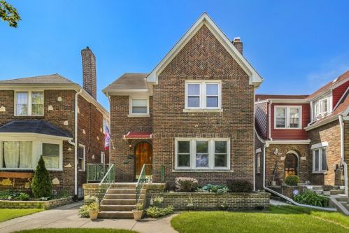 7010 35th St, Forest View, IL 60402-3361