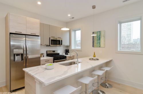839 Agatite Ave, Chicago, IL 60640-6102