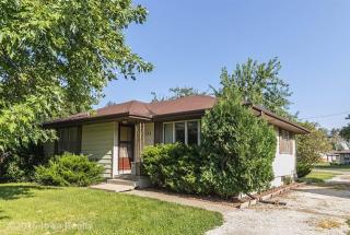 715 Maple St, Waukee, IA 50263-9556