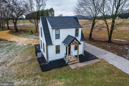 3489 Lower Glades Rd, York PA  17406-6930 exterior