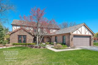 2526 Osage Dr, Glenview, IL 60026-1038