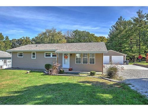 3218 Eileen St, Decatur, IL 62521-8885
