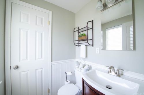 3702 Kingsway Ave, Anaheim CA  92804-4619 exterior