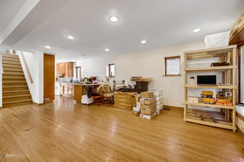 7103 Keeney St, Niles IL  60714-3039 exterior