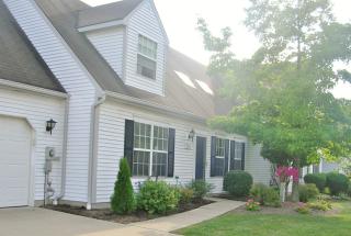 19513 Lymans Ln, Cleveland, OH 44149-8751