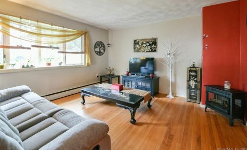 17 Stanley St, Waterbury, CT 06716-1416