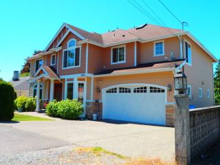 18823 Ashworth Ave, Seattle, WA 98133-4025