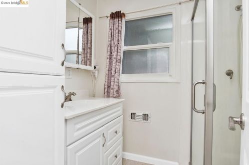 1320 Sherwood Dr, Concord CA  94521-3350 exterior