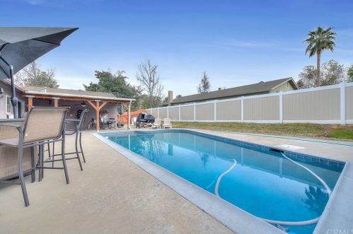 2742 Gleason Ct, Riverside CA  92506-4325 exterior