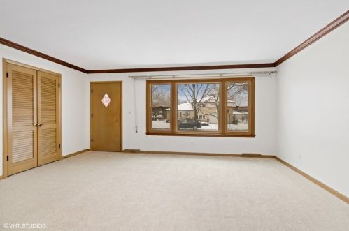284 Scott St, Wheeling, IL 60090-4430
