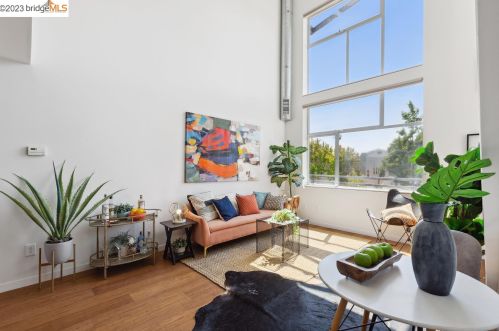 2400 Dowling Pl, Berkeley CA  94705-2085 exterior