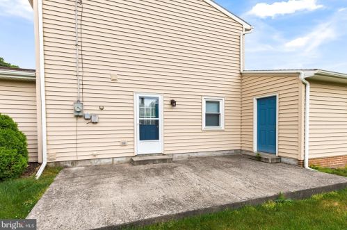 19 Sunset Ave, Ephrata PA  17522-2302 exterior