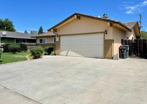 1375 Mitchell Ln, Manteca, CA 95336-4125