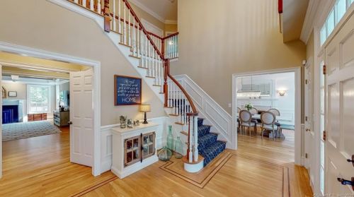 2 Atwater Ter, Farmington, CT 06032-1567