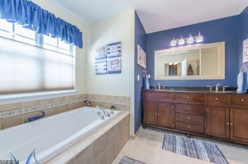 98 Winding Hill Dr, Hackettstown NJ  07840-5671 exterior