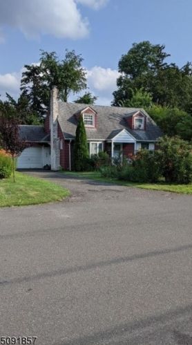 2352 Gales Ct, Scotch Plains, NJ 07076-1405
