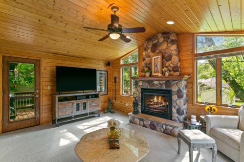 4105 Elmwood Cir, Minnetrista, MN 55375