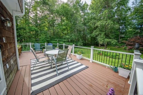 6 Shady Dell Ln, Somers CT  06071-2136 exterior
