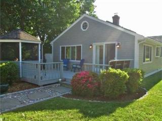 120 Charlestown Beach Rd, Charlestown, RI 02813-2411