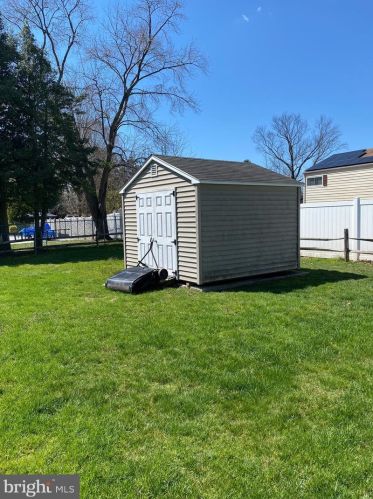 41 Bayberry Rd, Trenton NJ 08618-1023 exterior