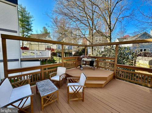 7247 Riding Hood Cir, Columbia MD 21045-5237 exterior