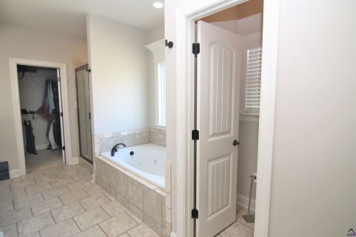2074 Hiwassee Dr, Bonaire GA  31005-2507 exterior