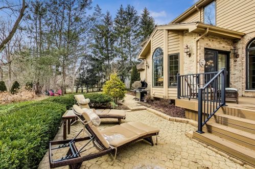 347 Willowood Ln, Willowbrook IL  60527-3900 exterior