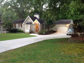 1217 Pine Ridge Rd, Atlanta, GA 30324-2773