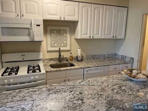 44 Union St, Montclair, NJ 07042-3368