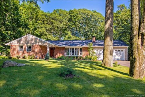 18 Bayberry Ln, Norwalk, CT 06851-1602