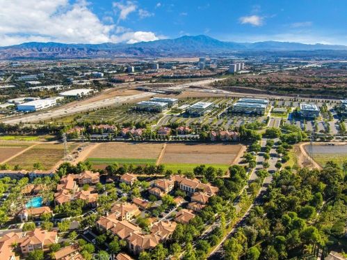 309 Tall Oak, Irvine CA  92603-0673 exterior