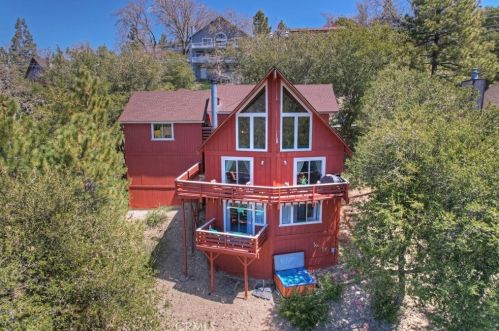 1204 Grass Valley Rd, Lake Arrowhead, CA 92352-9714