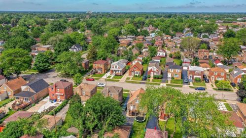 8748 Mozart Ave, Chicago, IL 60805-1137
