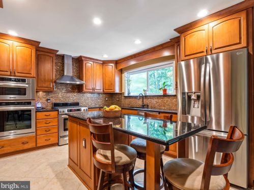 7116 Rolling Forest Ave, Springfield, VA 22152-3601