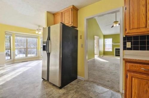 100 Lost Springs Ln, Atlanta GA  30331-7399 exterior