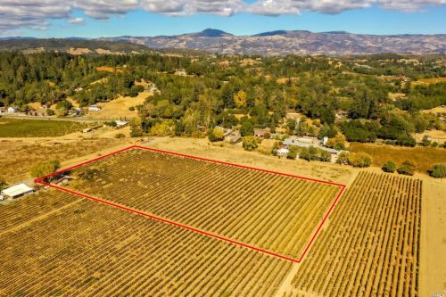 818 Dry Creek Rd, Healdsburg, CA 95448-9709