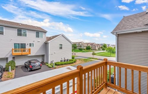 1252 Alta Vista Dr, Pingree Grove IL  60140-2057 exterior