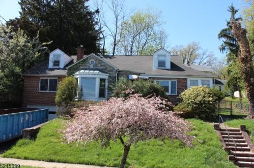 53 Gilbert Pl, Town Center, NJ 07052-3947