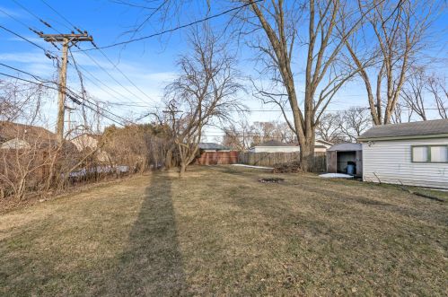 140 Mora Rd, Carpentersville, IL 60110-1136