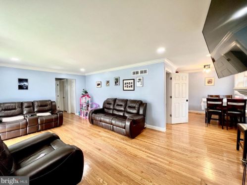 10213 Duvawn Pl, Silver Spring MD  20902-4825 exterior