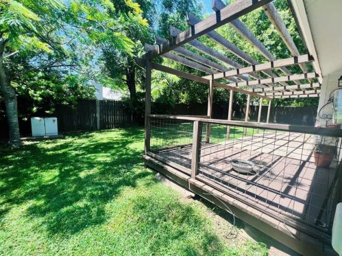 7910 Appomattox Dr, Austin TX  78745-6902 exterior