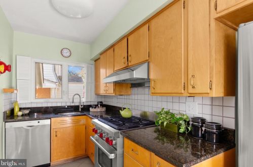 1211 Pinecrest Cir, Silver Spring MD exterior