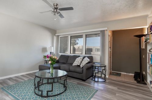 439 Bradshaw Ln, Palm Springs, CA 92262-7951