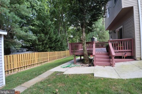 8005 Lake Pleasant Dr, Springfield VA  22153-3005 exterior