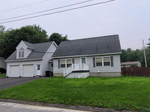 37 Winding Way, Lewiston, ME 04240-4652