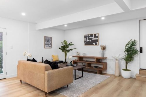 3356 Prospect Ave, Glendale CA  91214-2548 exterior