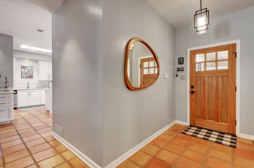 6904 Dogwood Holw, Austin TX  78750-8213 exterior