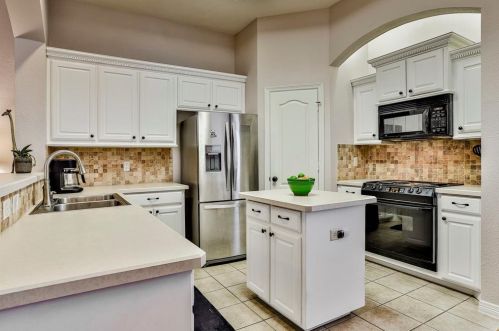 8216 Bridge St, Fort Worth TX 76103-1350 exterior